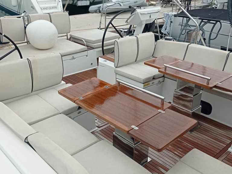 Bénéteau Oceanis Yacht 62 a louer à Seget Donji