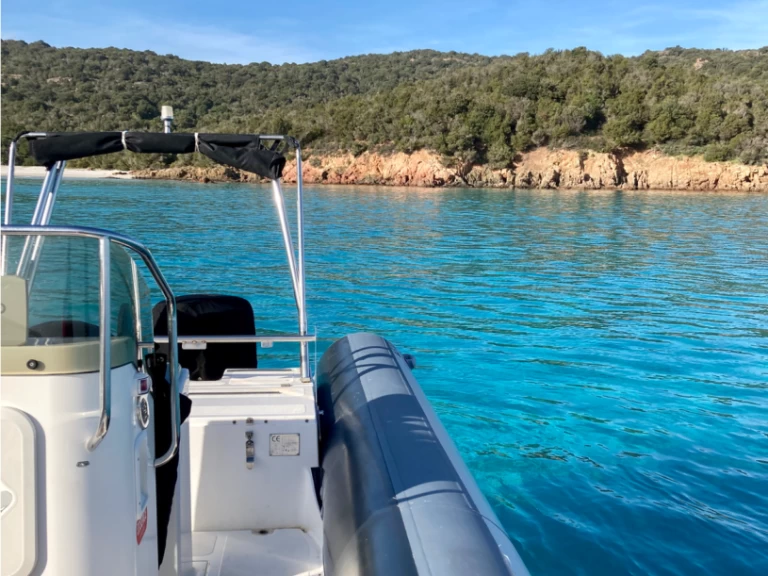 Semi-rigide à louer à Porto-Vecchio au meilleur prix