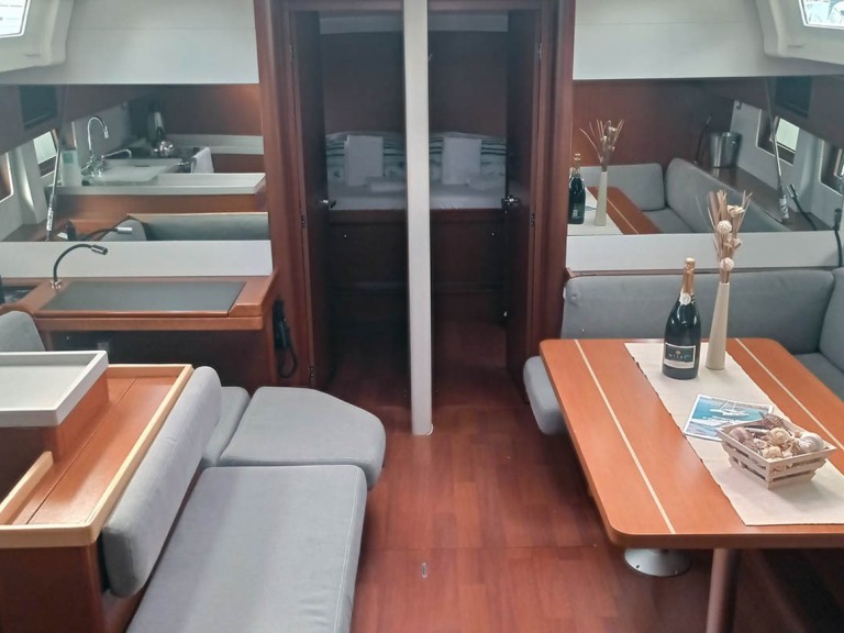 Location bateau Bénéteau Oceanis 51.1 à Seget Donji sur Samboat
