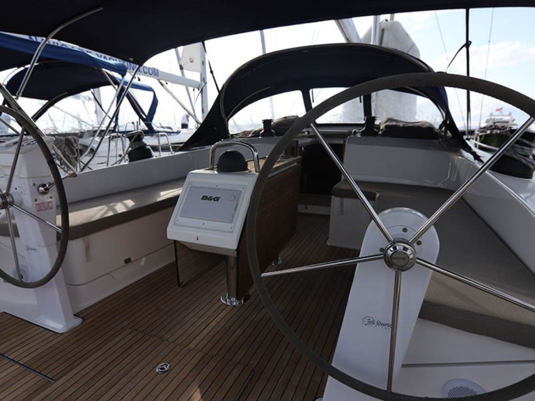 Louez un Bavaria Cruiser 51 à Ellinikó