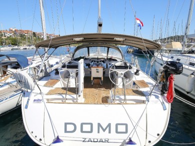 Bavaria Cruiser 56 charter bareboat eller skeppad i Marina Veruda