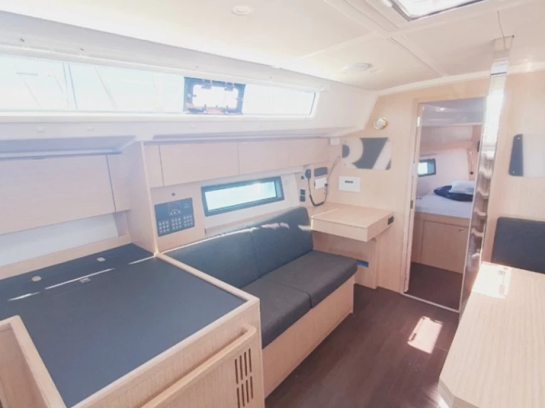 Location bateau Pula pas cher Bavaria C42