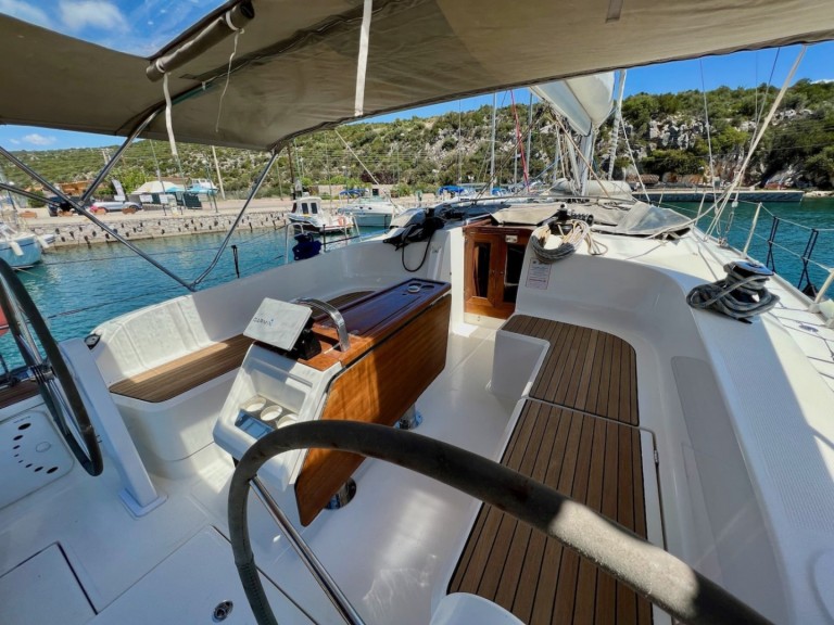 Louer Voilier avec ou sans skipper Bavaria à Álimos