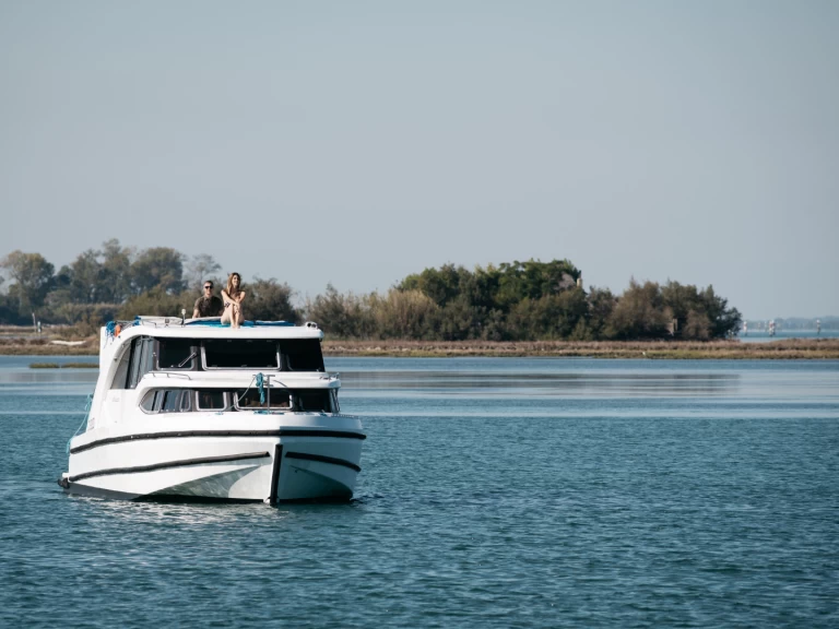 Location bateau Houseboat Holidays Italia Minuetto 6+ à Casale sul Sile sur Samboat