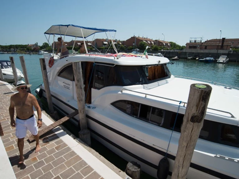 Location Péniche Houseboat Holidays Italia avec permis