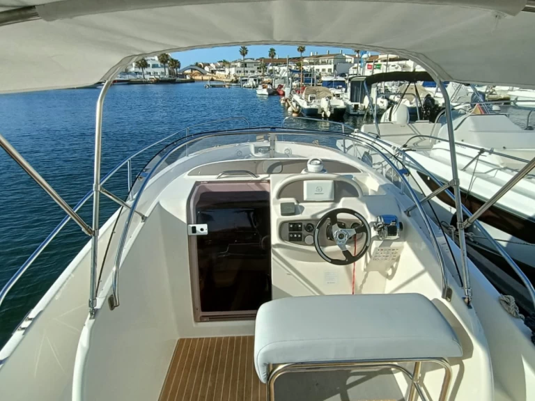 Bateau à moteur à louer à Cala en Bosch au meilleur prix