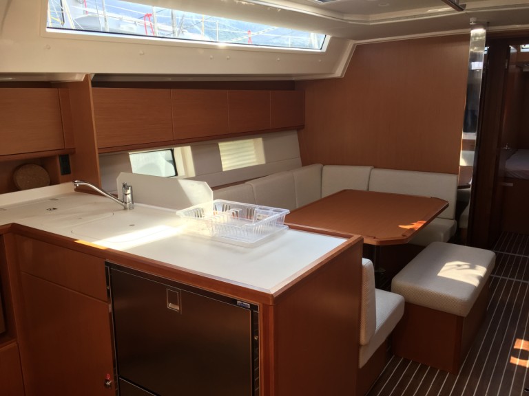 Location bateau Nikiána pas cher Bavaria C45