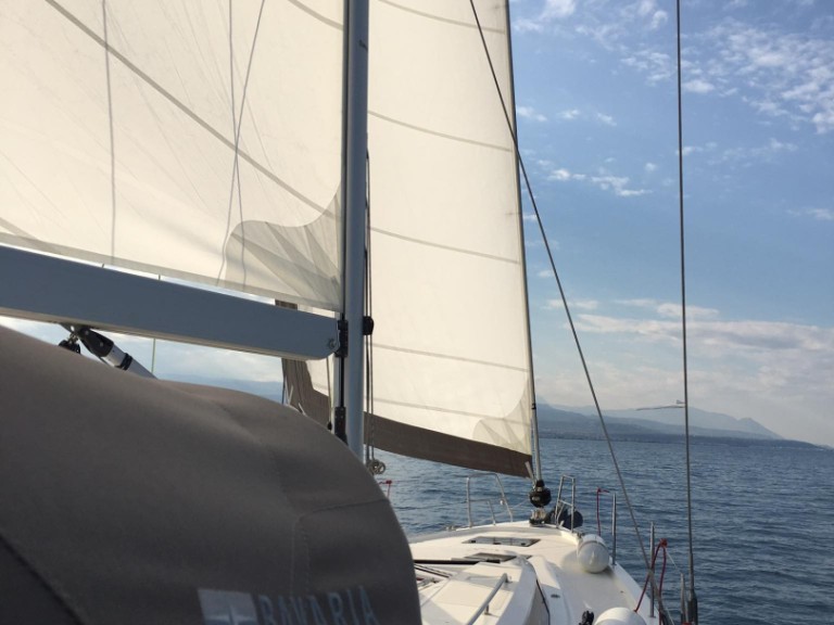 Location bateau Bavaria Bavaria C50 à Nikiána sur Samboat