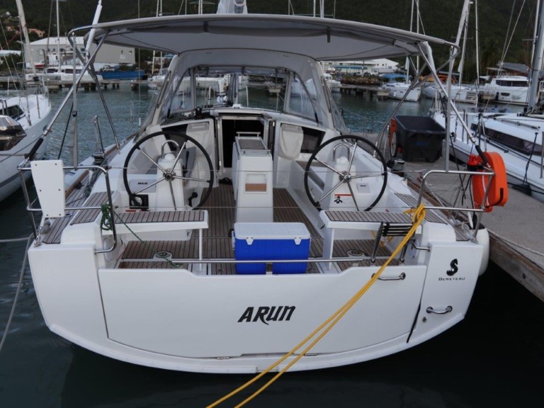 Louez un Bénéteau Oceanis 38.1 à Road Town