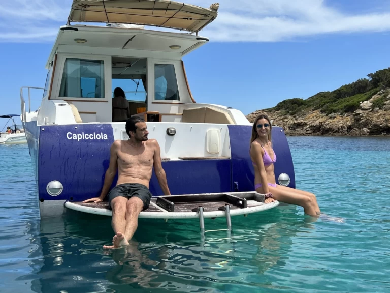 Bateau à moteur à louer à Sari-Solenzara au meilleur prix
