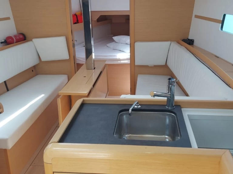 Location bateau Furnari pas cher Jeanneau Sun Odissey 349
