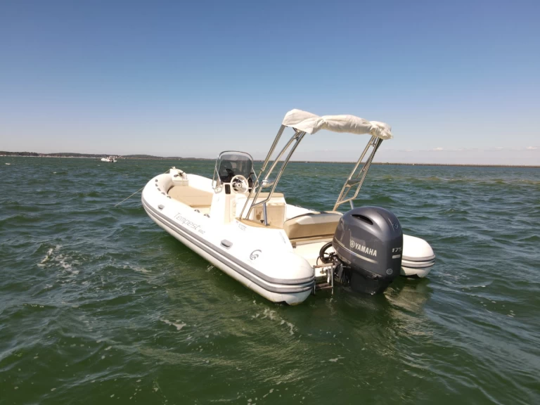 Location Semi-rigide Capelli avec permis