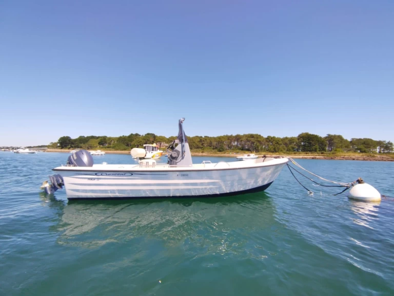 Location Bateau à moteur à Larmor-Baden - CREMO CRESCENT PANDA 551