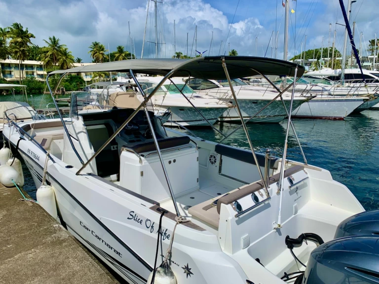 Location bateau Les Trois-Îlets pas cher Cap Camarat 8.5 CC