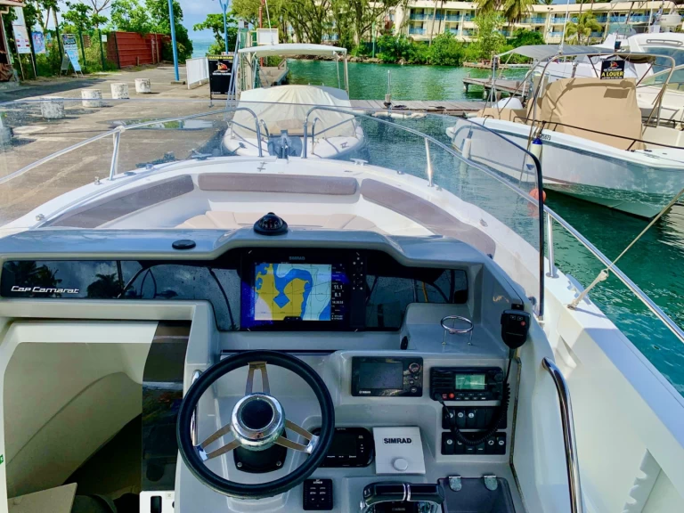 Location Bateau à moteur à Les Trois-Îlets - Jeanneau Cap Camarat 8.5 CC