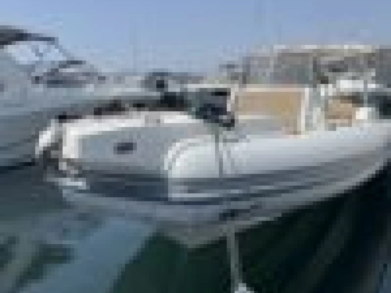Location Semi-rigide Marlin Boat avec permis