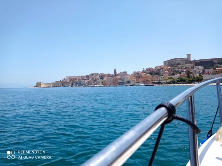 Bateau à moteur à louer à Gaeta au meilleur prix