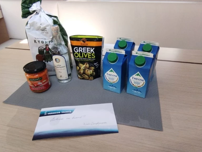 Location bateau Bénéteau Oceanis 40.1 à Lávrio sur Samboat