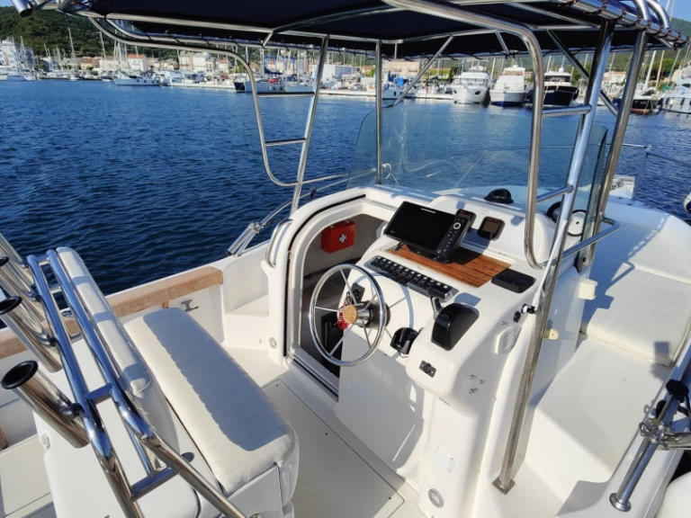 Louer Bateau à moteur avec ou sans skipper Sessa Marine à Macinaggio