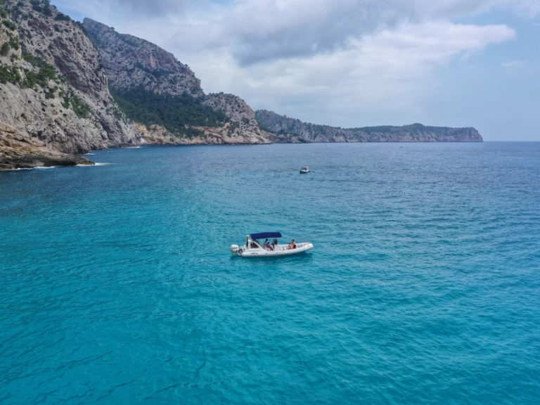Louer Semi-rigide avec ou sans skipper Sacs à Port d'Alcudia