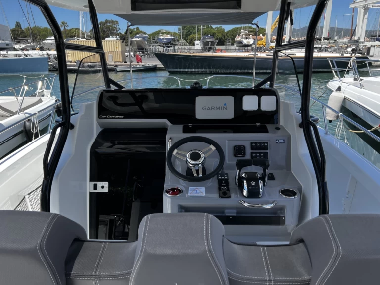 Location bateau Cogolin pas cher Cap Camarat 9.0 CC
