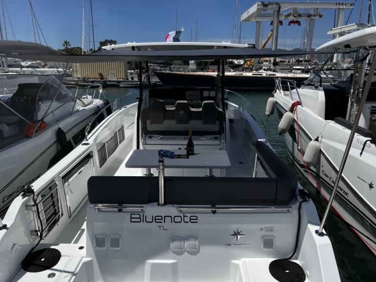 Location bateau Jeanneau Cap Camarat 9.0 CC à Cogolin sur Samboat