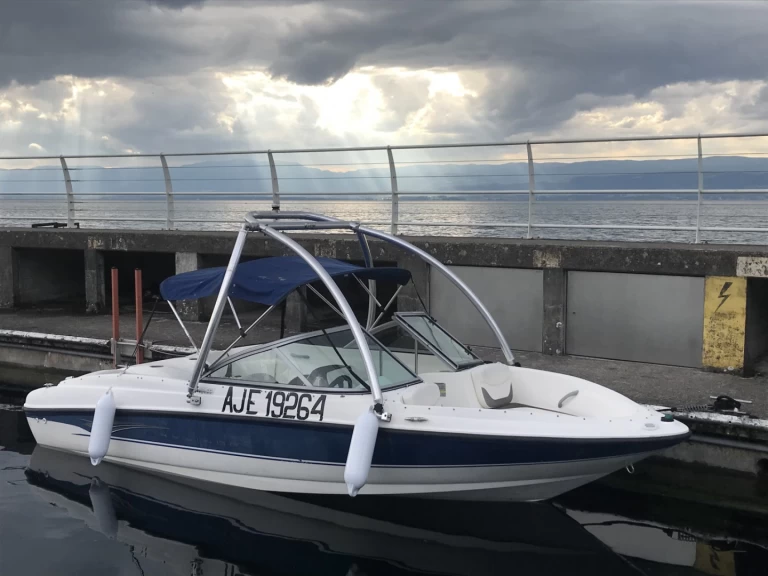 Louer Bateau à moteur avec ou sans skipper Bayliner à Thonon-les-Bains