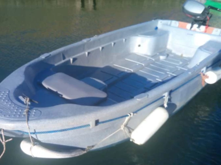 Bateau à moteur à louer à Bono au meilleur prix