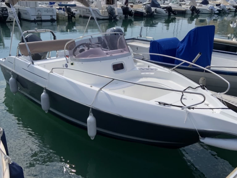 Bateau à moteur à louer à Frontignan au meilleur prix