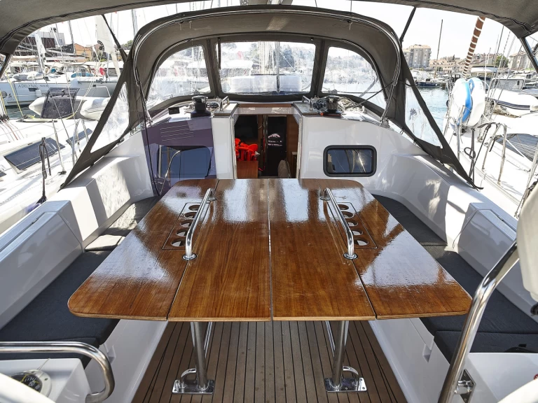 Louez un Elan Impression 45.1 à Biograd na Moru