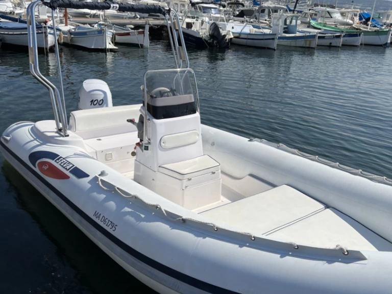 Location Semi-rigide Selva avec permis