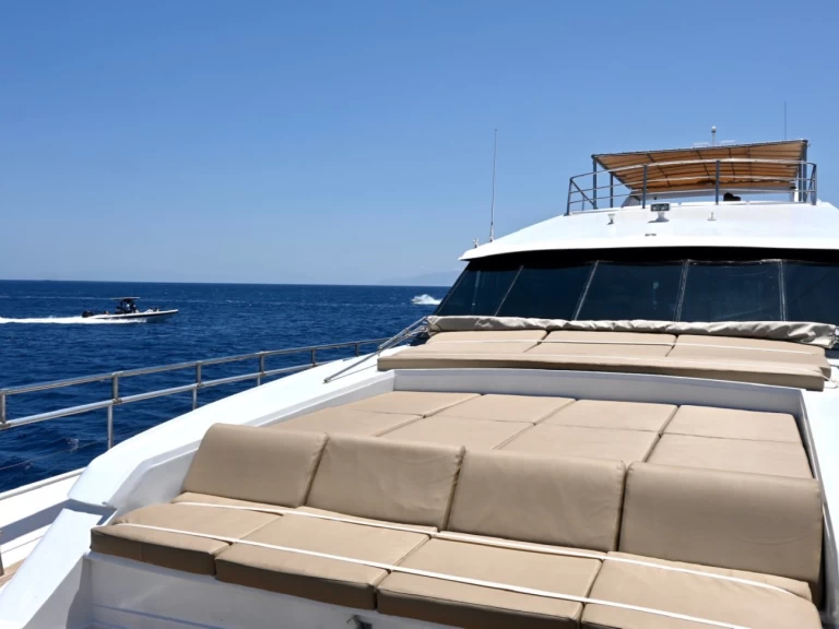 Location bateau Tecnomarine Tecnomarine 92 à Ornós sur Samboat