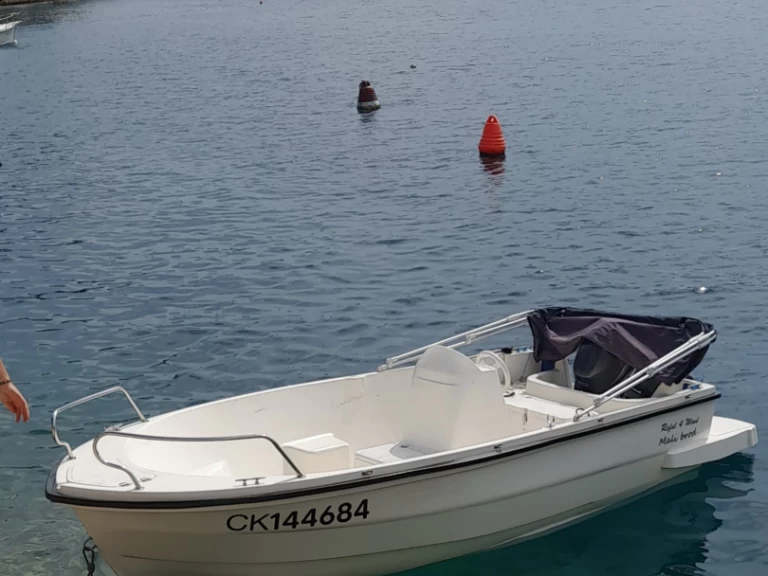 Location Bateau à moteur Elan avec permis