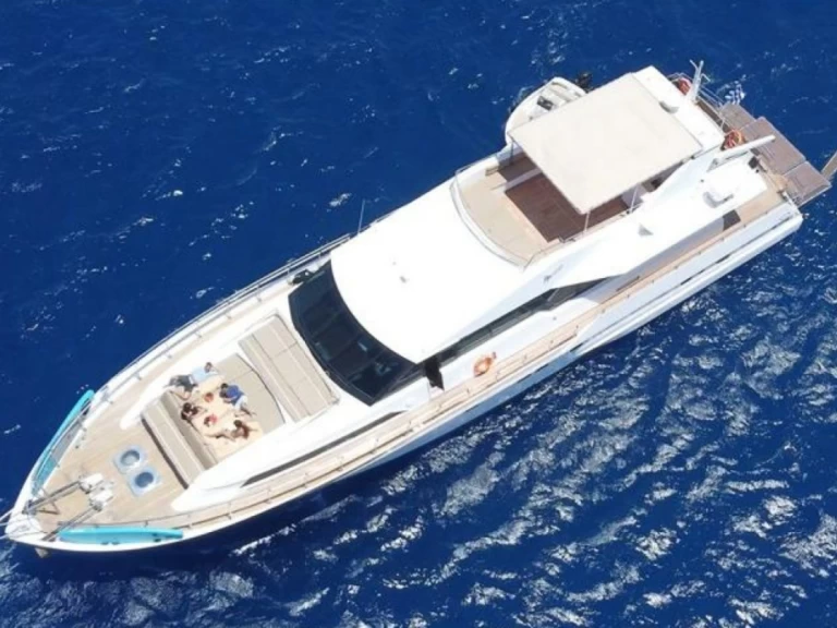 Location bateau Tecnomarine Tecnomarine 92 à Ornós sur Samboat