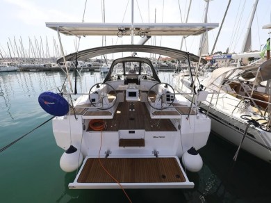 Hire a Bavaria Bavaria C38 Biograd na Moru