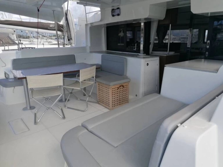 Location bateau Gouviá pas cher Lagoon 46