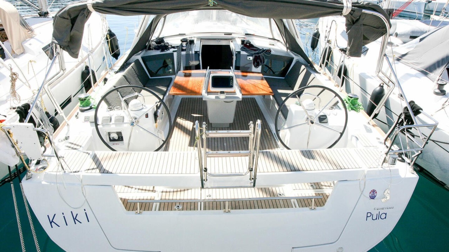 Bénéteau Oceanis 40.1 eco solar yacht charter in Marina Frapa, Rogoznica