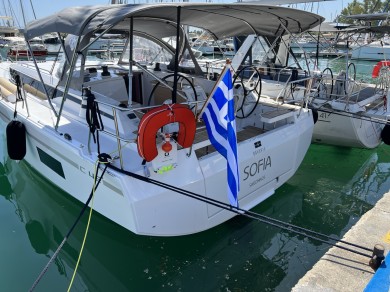 Pronájem lodi Bavaria Bavaria C42 v Gouviá na Samboatu