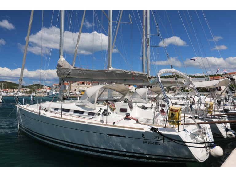 Louer Voilier avec ou sans skipper Bénéteau à Jezera