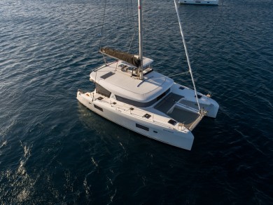 Charter a Lagoon Lagoon 42 in Alimos Marina on Samboat