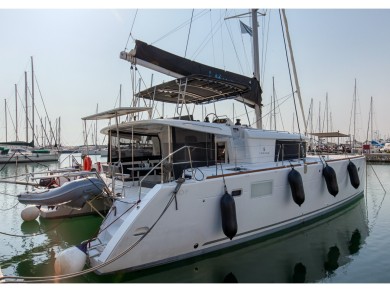 Lagoon Lagoon 450 F charter bareboat or skippered in  Álimos