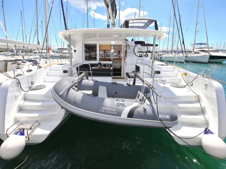Catamaran à louer à Sukošan au meilleur prix
