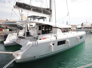 Charter a Lagoon Lagoon 42 in D-Marin Dalmacija Marina on Samboat