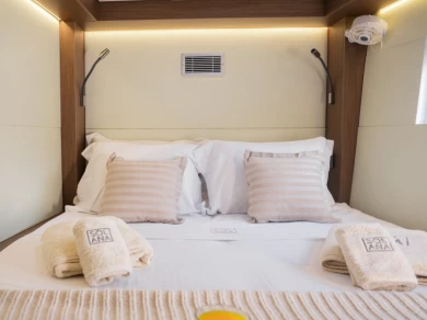 Charter a Lagoon Lagoon 50 in Páleros on Samboat