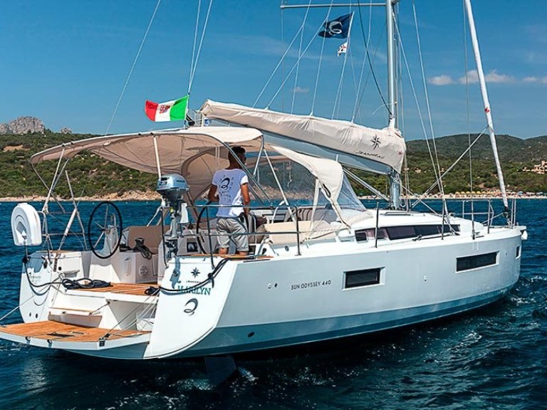 Louer Voilier avec ou sans skipper Jeanneau à Olbia