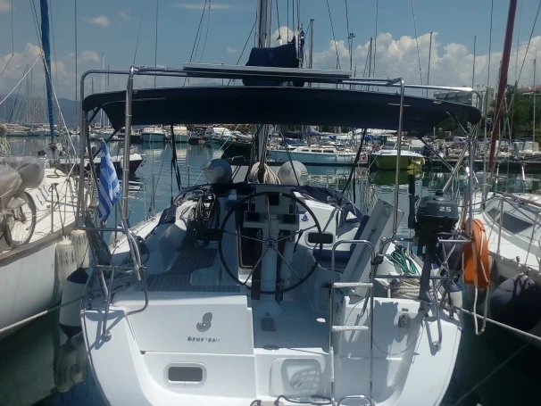 Bénéteau Oceanis 31 a louer à Nikiána