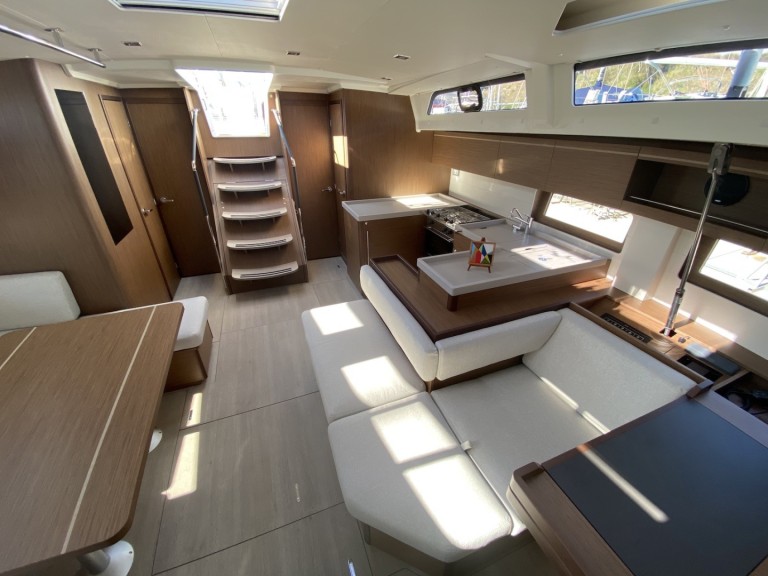Louez un Bénéteau Oceanis 51.1 à Álimos
