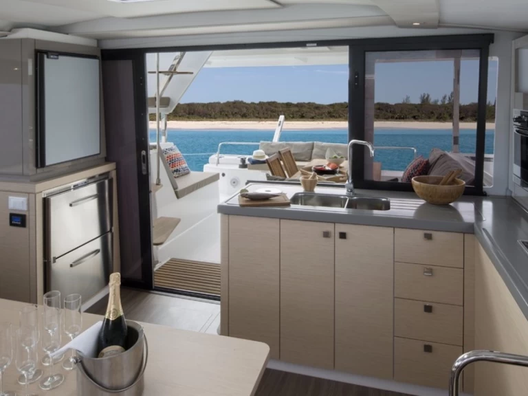 Location Catamaran à Praslin Island - Fountaine Pajot Lucia 40