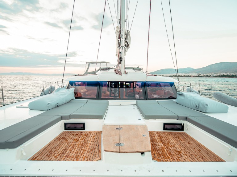 Location bateau Fountaine Pajot Saba 50 à Álimos sur Samboat