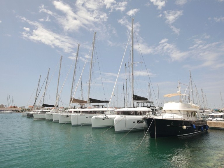 Louer Catamaran avec ou sans skipper Lagoon à D-Marin Dalmacija Marina